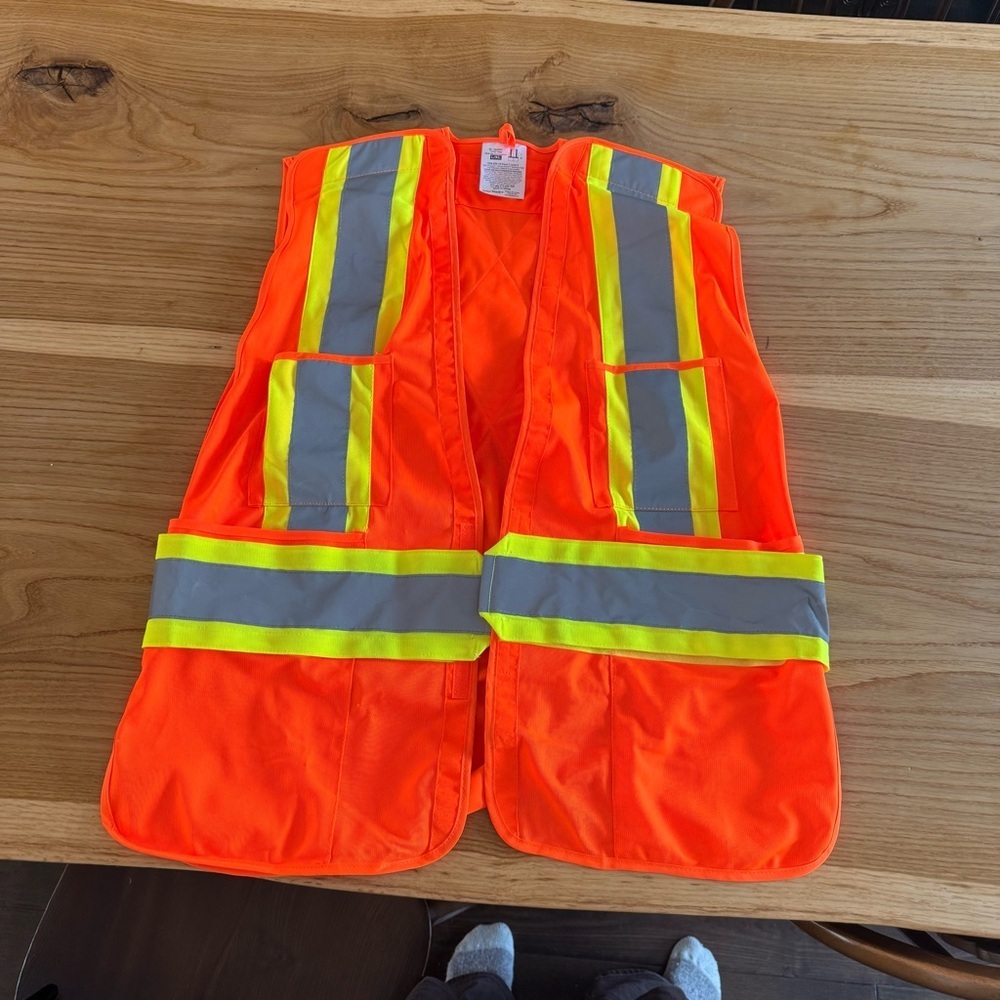 🔥 Closet Sale — 3 for $25 / 5 for $50 High-Visibility Vest with Reflective Tape